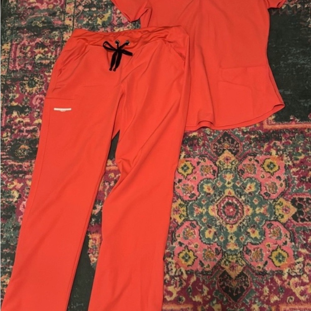 Coral Scrub Set